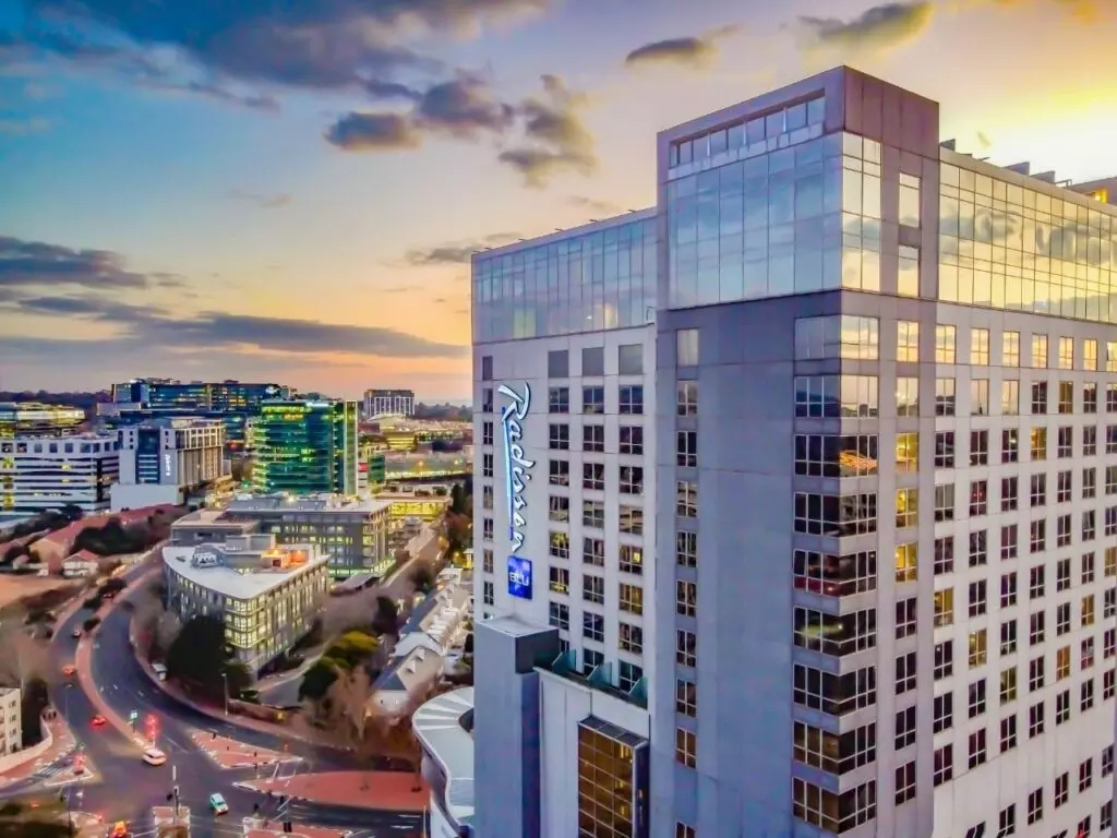 هتل رادیسون بلو سندتاون